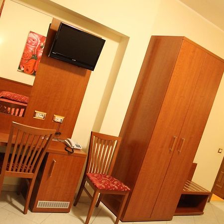 Hotel Vitti Рим Екстер'єр фото